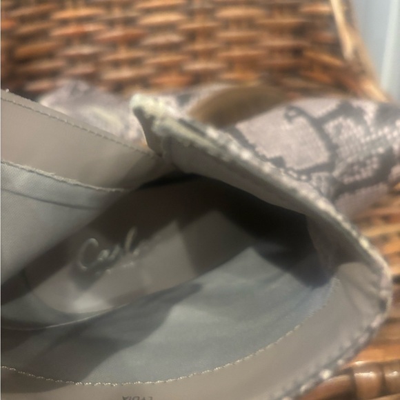 Carlos Santana Snake Print Ankle Boots - Gray and Black in size 7 - Picture 14 of 15